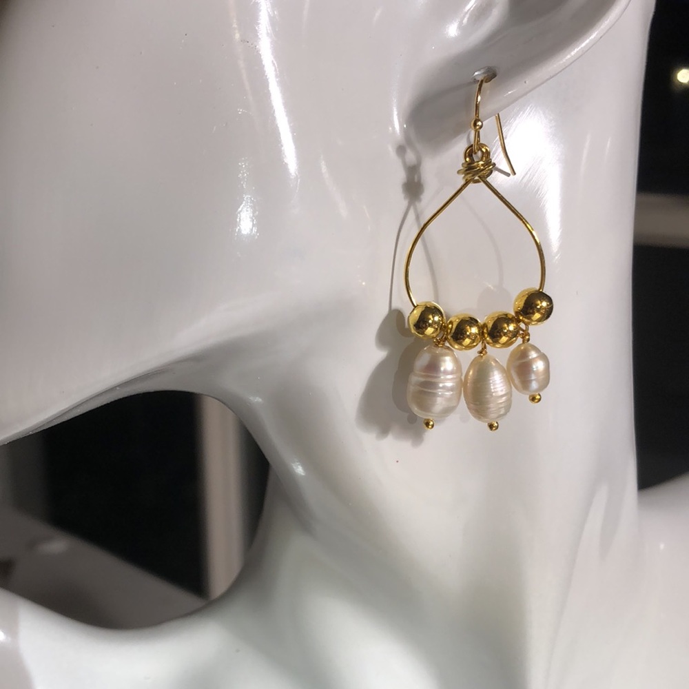 Pearl Dangle earrings - handmade